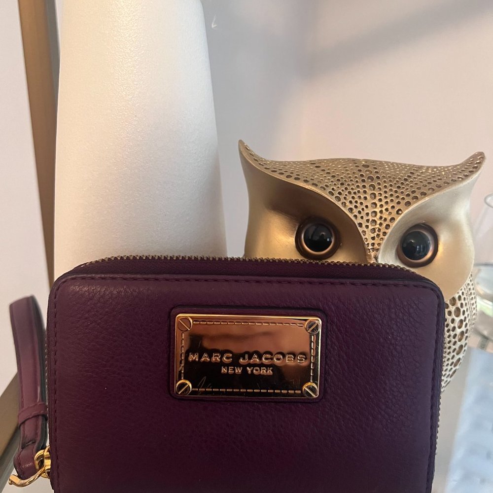 MARC JACOBS Pebbled Leather Purple Eggplant Zip Around Compact Wallet